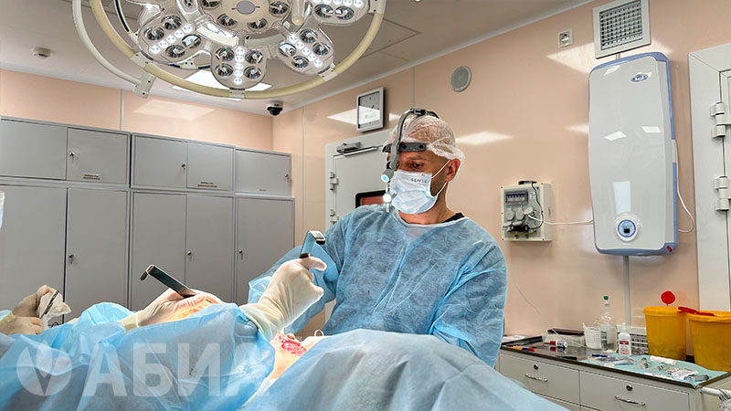 Операция - подтяжка груди. Проводит пластический хирург Максюта В.А.