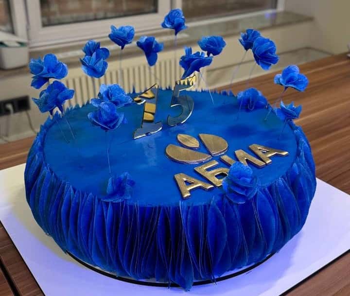 торт 15 лет пластической хирургии клиники 