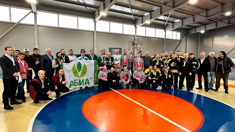 Утренняя хоккейная лига вместе с клиникой 